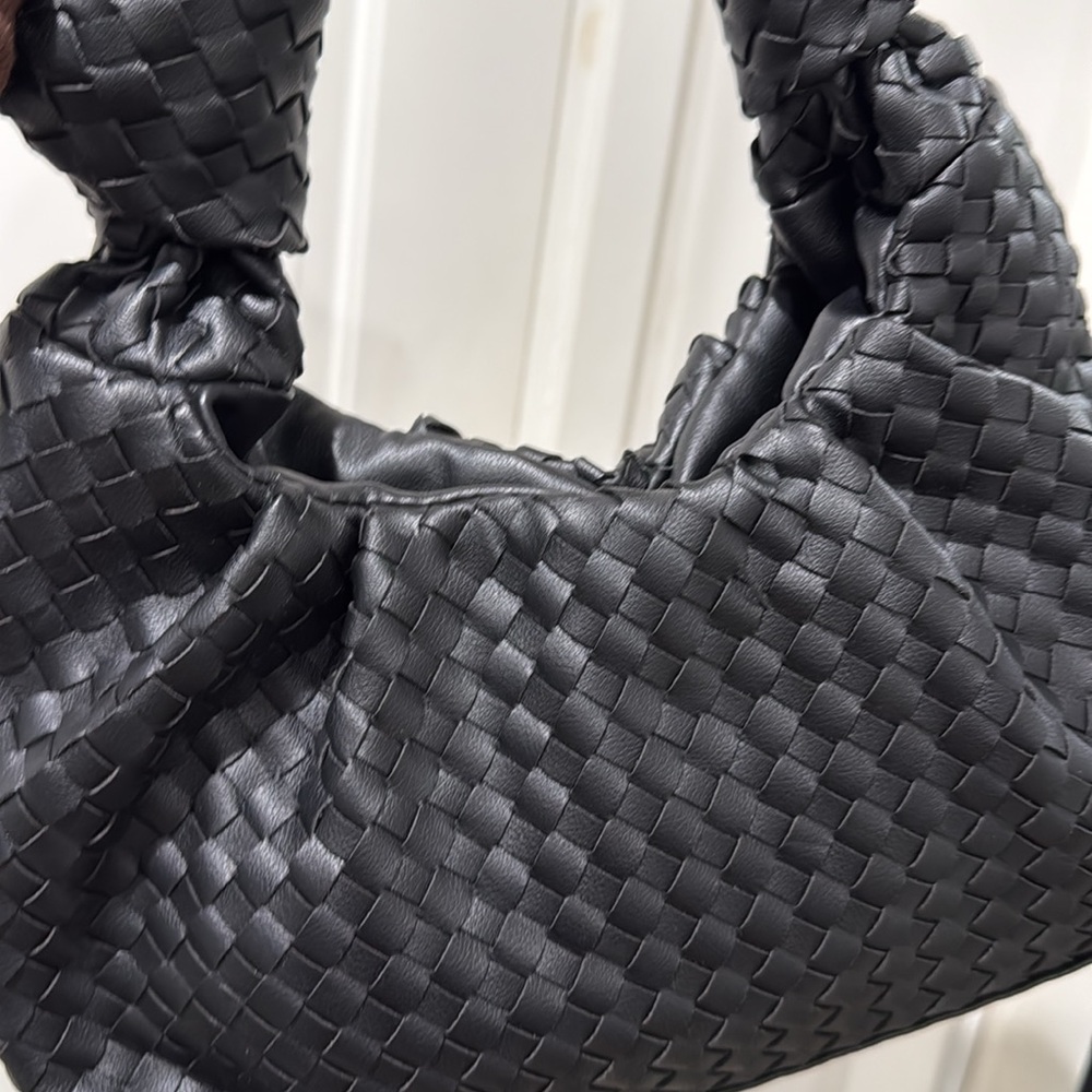 Black Purse - Picture 2 of 7